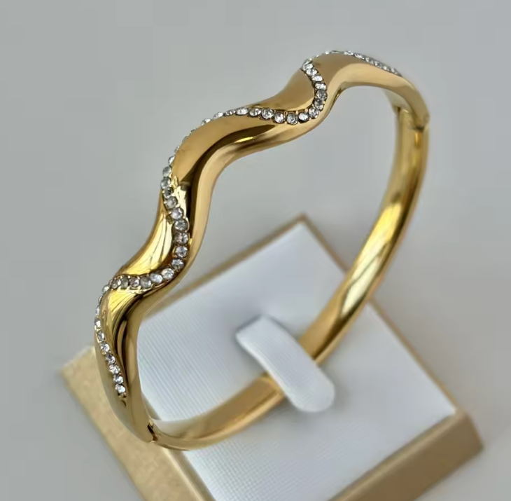 Gigi Gold Bangle