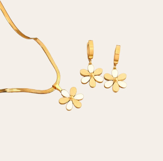 Claire gold daisy necklace and drop earring set — Alphenik UAE