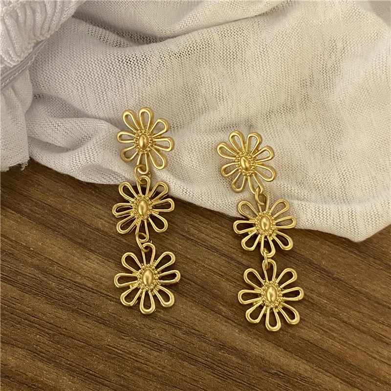 Daisies Dangle Earring